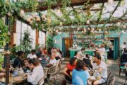 Las búsquedas de restaurantes con terrazas se duplican durante los meses de verano, según un estudio de ElTenedor