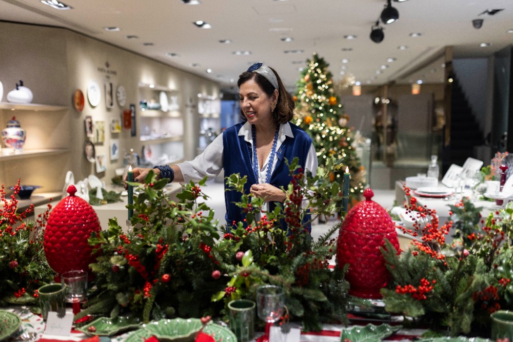 Bordallo Pinheiro desvela los detalles de la mesa perfecta para esta Navidad de la mano de Sonsoles de la Peña