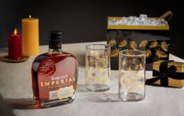 Una caja que esconde un pequeño bar, lo nuevo de Barceló Imperial para regalar (o regalarte) 