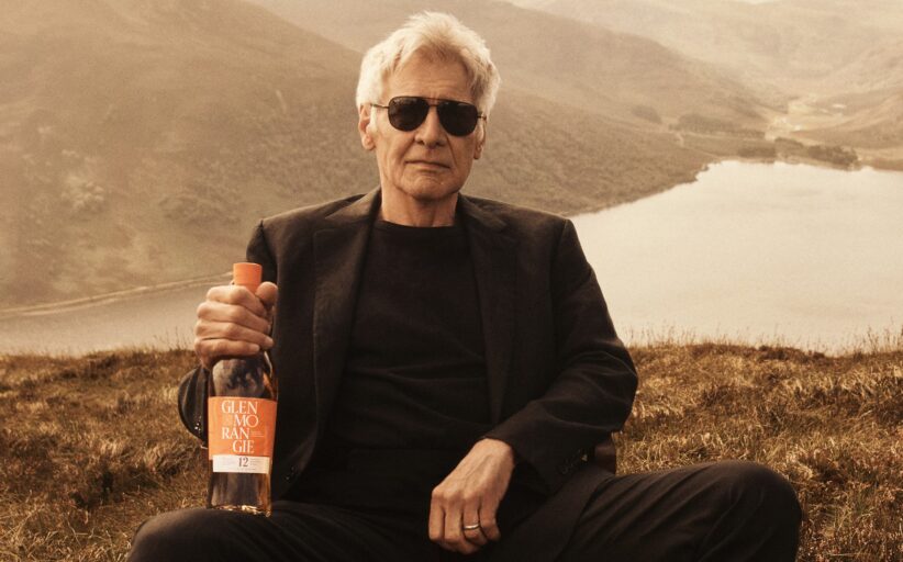 Harrison Ford y el cineasta Joel Edgerton con Glenmorangie whisky de malta de las Highlands